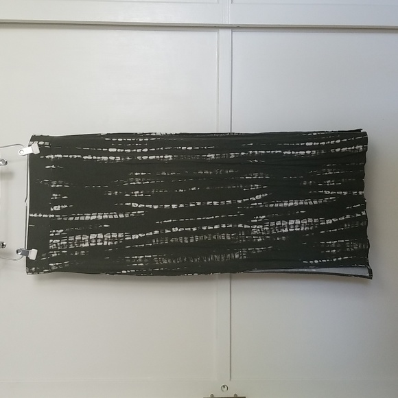 Green & White Maxi Skirt GUC - Picture 5 of 5